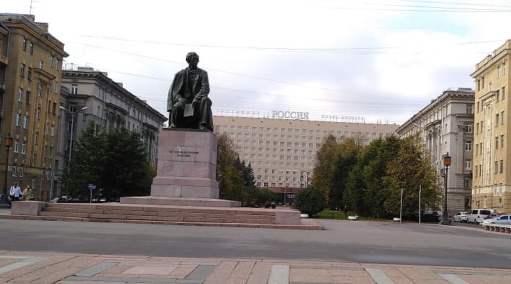 площадь Чернышевского 